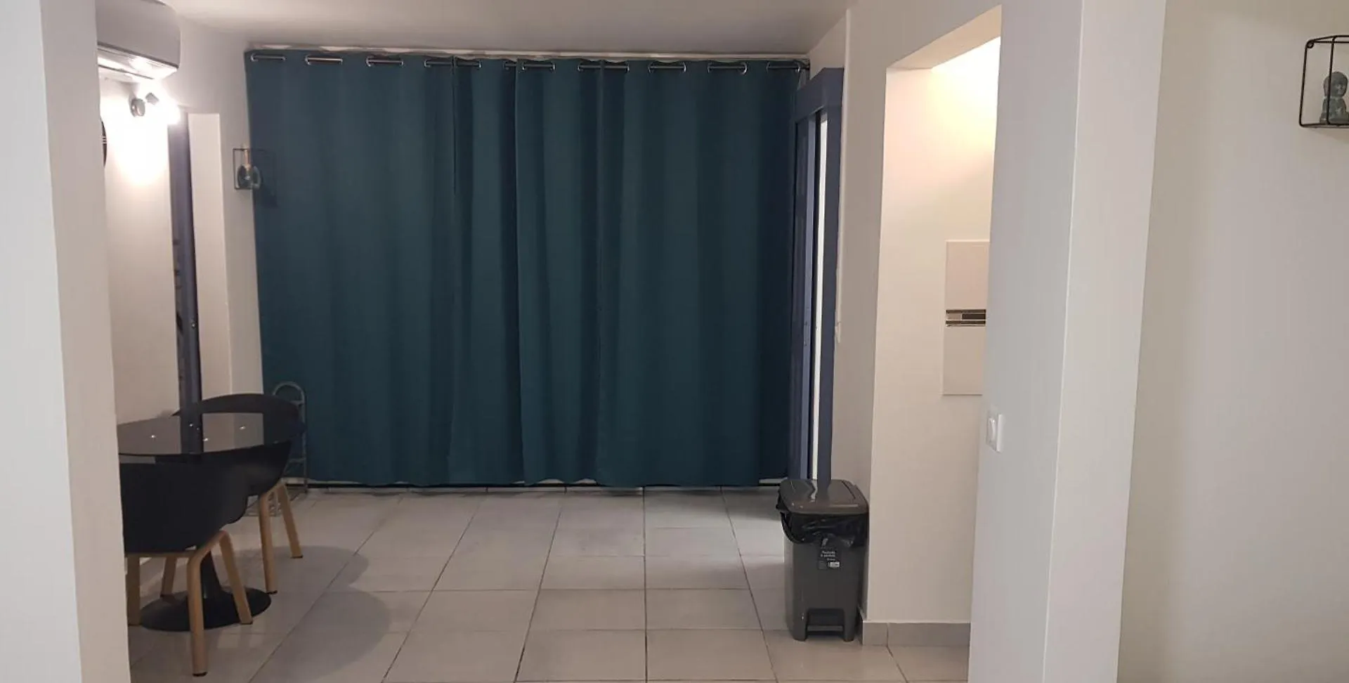 Апартаменты Studio Blue Honey 972 Chateauboeuf